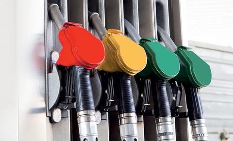 Csak 50 liter üzemanyag tankolható hatósági áron az OMV-nél és a Molnál