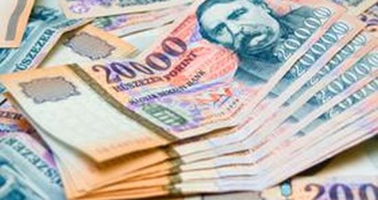 A magyarok közel fele megszokásból fizet készpénzzel