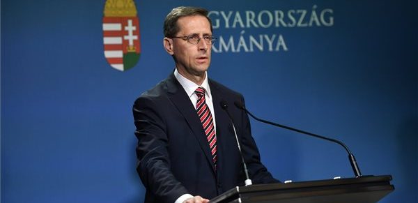 Varga Mihály: 2022-ben érhet a gazdaság a válság előtti szintre